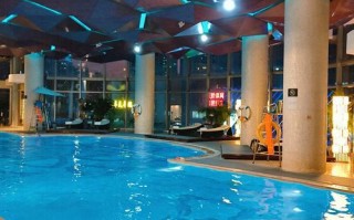 天元大厦游泳健身中心有何特色或服务？