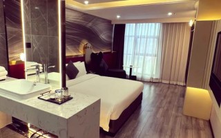 解放碑和之吉酒店怎么预订最划算？