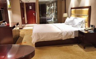 乌鲁木齐华瑞大酒店预订怎么订？