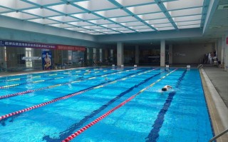 天际花园游泳健身中心有何特色或服务？