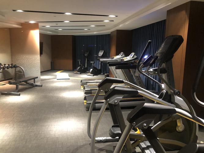 元一希尔顿健身房有何特色与设施？-第2张图片-德高鼎泰便民中心