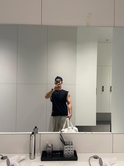 健身男自拍晒图,为何引热议?-第1张图片-德高鼎泰便民中心 健身男自拍晒图,为何引热议?-第1张图片-德高鼎泰便民中心