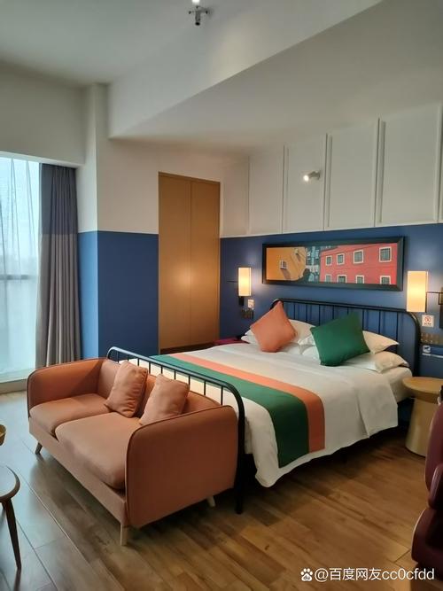 郑州蜗居主题酒店怎么预订？-第2张图片-德高鼎泰便民中心