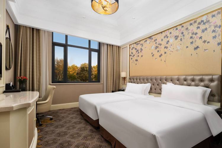 中州假日皇冠酒店怎么预订最优惠？-第2张图片-德高鼎泰便民中心