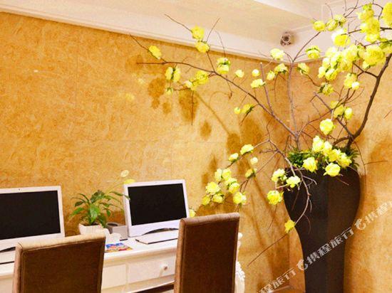 阜阳老树主题酒店怎么预订？-第2张图片-德高鼎泰便民中心