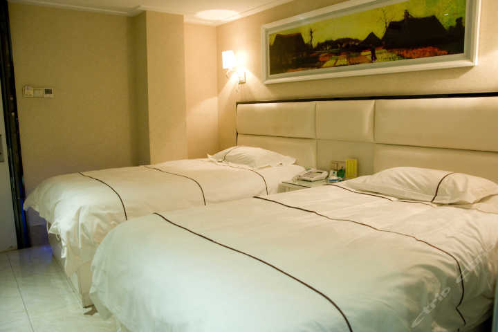 阜阳老树主题酒店怎么预订？-第3张图片-德高鼎泰便民中心