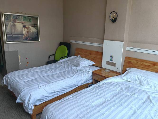 天山医院金叶酒店怎么预订？-第1张图片-德高鼎泰便民中心