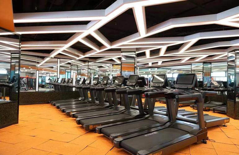 南京哪些健身房带游泳池？-第1张图片-德高鼎泰便民中心