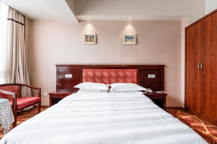 兰州华瑞大厦酒店怎么预订？-第1张图片-德高鼎泰便民中心