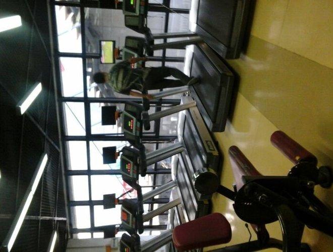 彩虹新城游泳健身会所-第2张图片-德高鼎泰便民中心