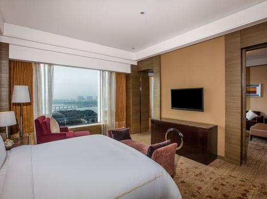 南京假期皇冠酒店怎么预订最划算？-第2张图片-德高鼎泰便民中心