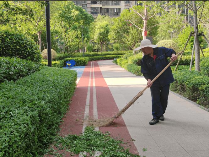 物业清洁员工服务案例-第1张图片-德高鼎泰便民中心