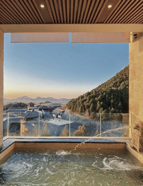 张掖温泉半山酒店预订要提前多久？-第1张图片-德高鼎泰便民中心