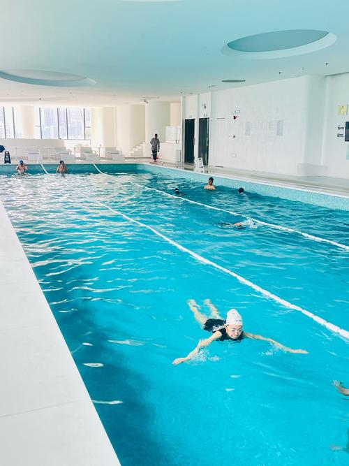 广州健身房游泳池开放时间及收费标准？-第2张图片-德高鼎泰便民中心