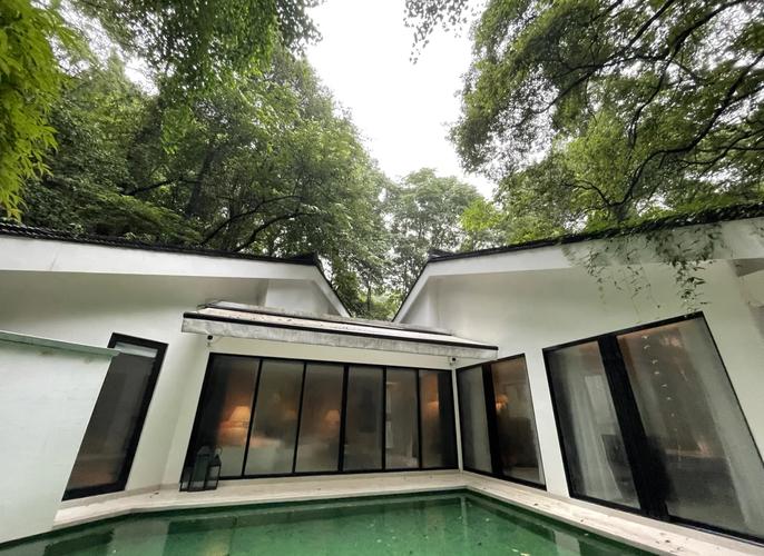 杭州温泉别墅酒店怎么预订最划算？-第1张图片-德高鼎泰便民中心