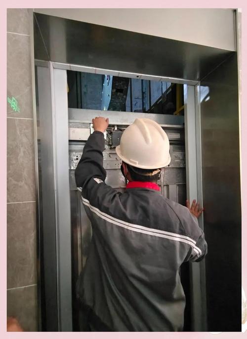 物业电梯安全知识培训，如何保障乘梯安全？-第1张图片-德高鼎泰便民中心