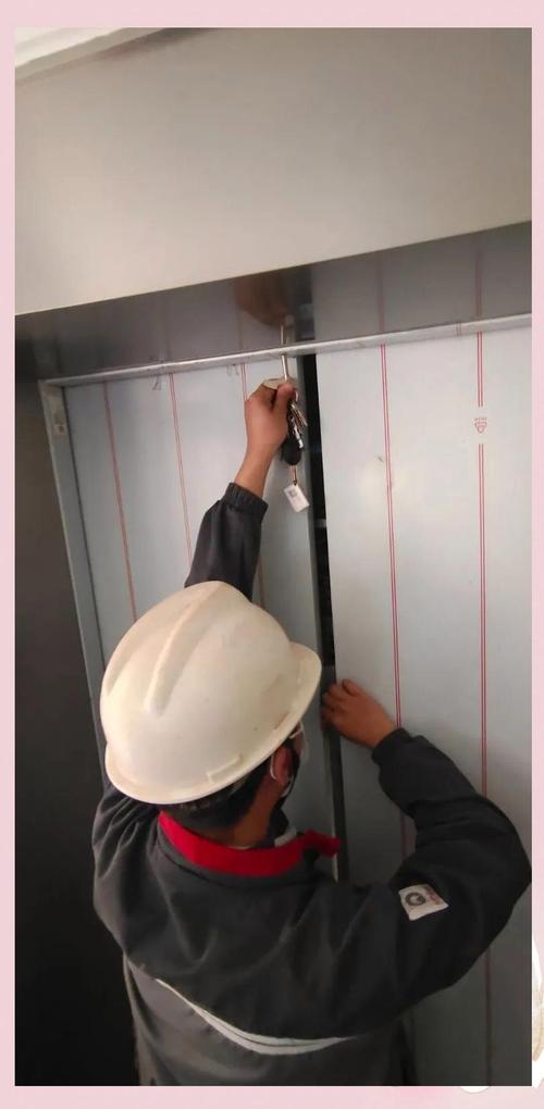 物业电梯安全知识培训，如何保障乘梯安全？-第3张图片-德高鼎泰便民中心