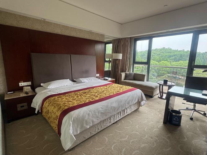 桂林水晶主题酒店怎么预订？-第3张图片-德高鼎泰便民中心