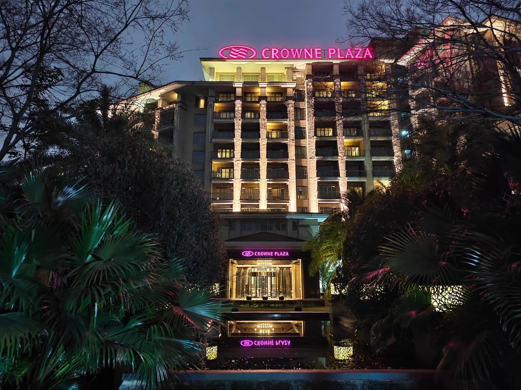 重庆翡翠皇冠酒店怎么预订最优惠？-第1张图片-德高鼎泰便民中心