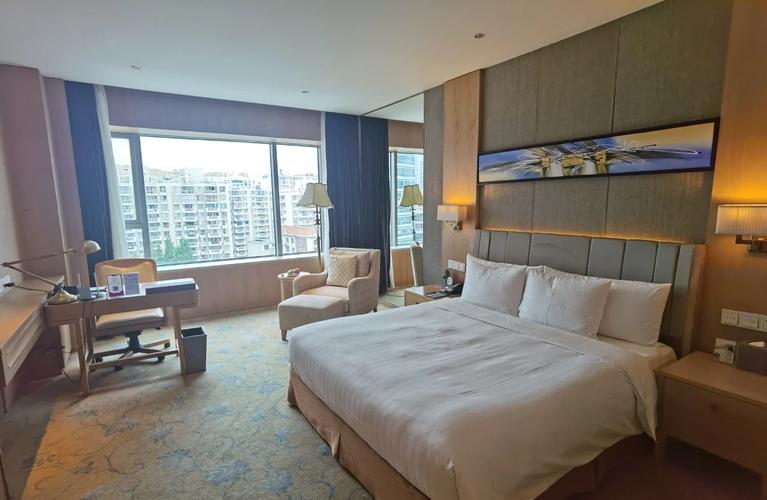 天河假日皇冠酒店怎么预订最划算？-第2张图片-德高鼎泰便民中心