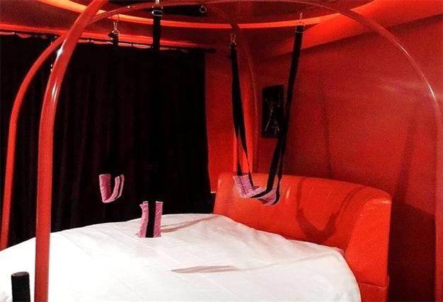 包头主题情趣酒店预订，特色房型有哪些？-第1张图片-德高鼎泰便民中心