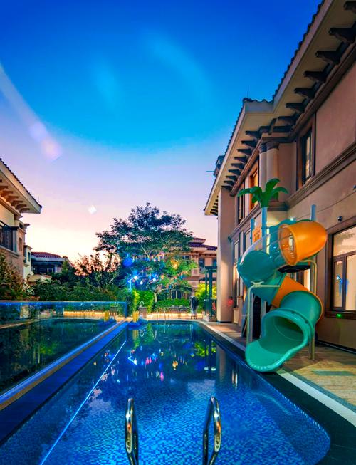 海滨温泉别墅酒店怎么预订最划算？-第1张图片-德高鼎泰便民中心