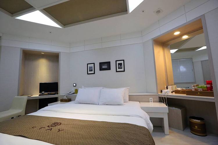 富川west酒店怎么预订最优惠？-第1张图片-德高鼎泰便民中心