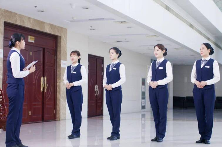 物业客服礼仪标准具体包含哪些规范？-第2张图片-德高鼎泰便民中心