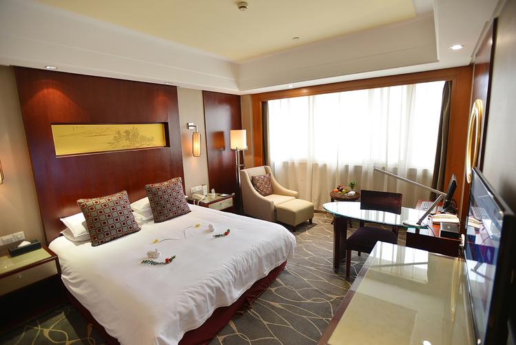 新嵊酒店预订怎么选最划算？-第1张图片-德高鼎泰便民中心