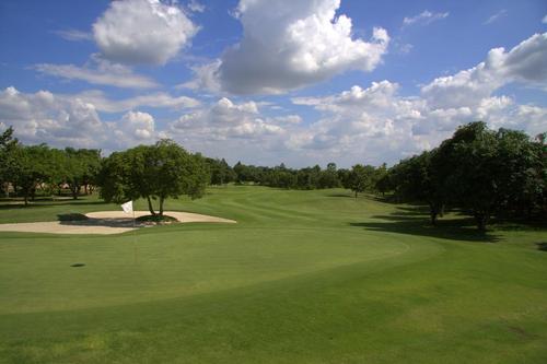 宝兴高尔夫 酒店预订-第2张图片-德高鼎泰便民中心