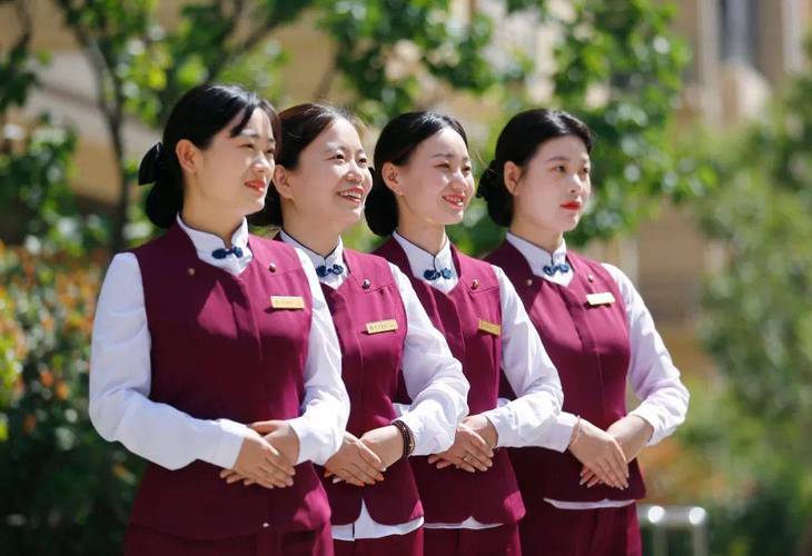 物业客服礼仪培训视频有何核心要点？-第2张图片-德高鼎泰便民中心