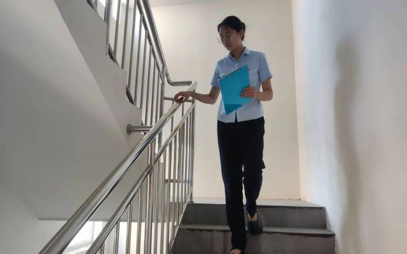 物业物业客服工作真的轻松吗？-第2张图片-德高鼎泰便民中心