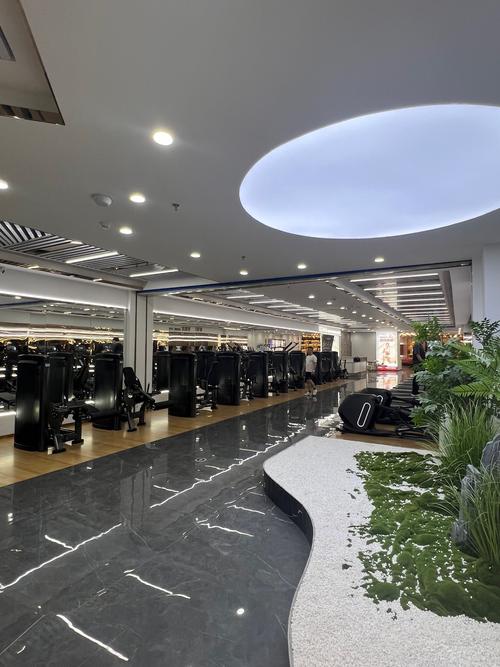 云顶游泳健身俱乐部，有何特色服务？-第1张图片-德高鼎泰便民中心