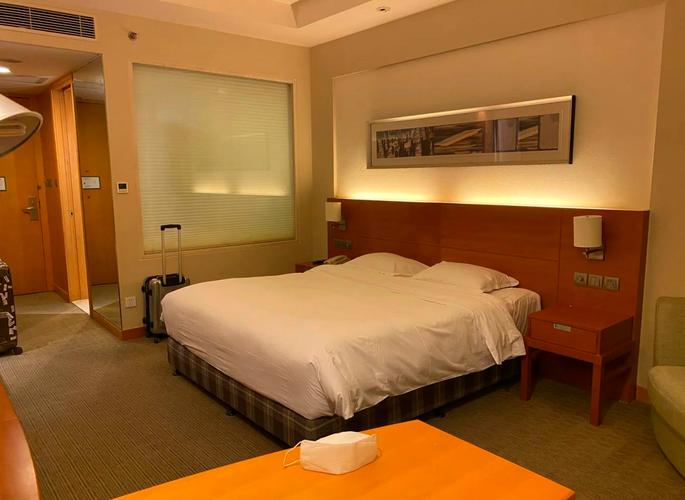 上海浦东假日酒店怎么订最划算？-第2张图片-德高鼎泰便民中心