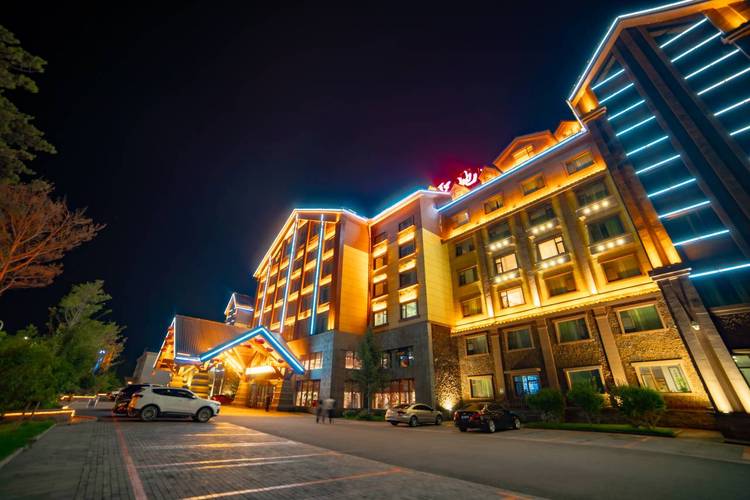 王朝圣地温泉酒店怎么预订？-第2张图片-德高鼎泰便民中心